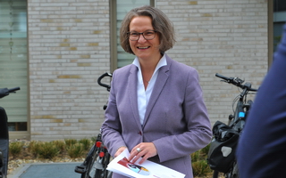 Bauministerin zu Gast in GWG-Klimaschutzsiedlung